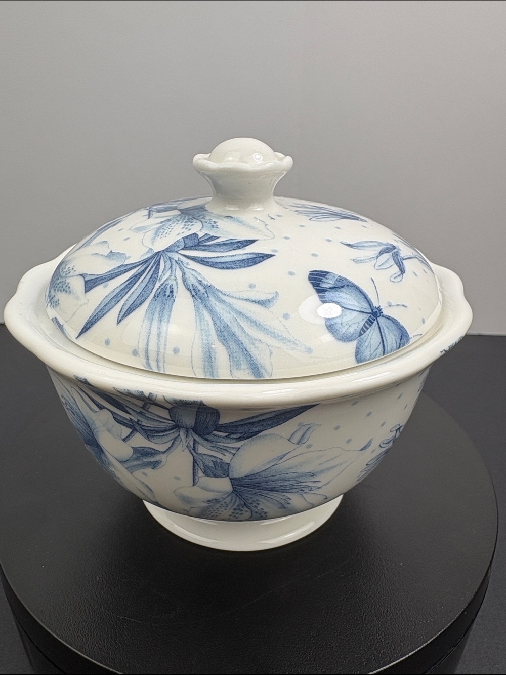 Portmeirion Botanic Blue Floral Lidded Sugar Bowl Scalloped Edge Pedestal